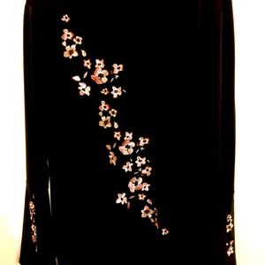 Scoop neck  blouse with bell sleeves. Embroidered